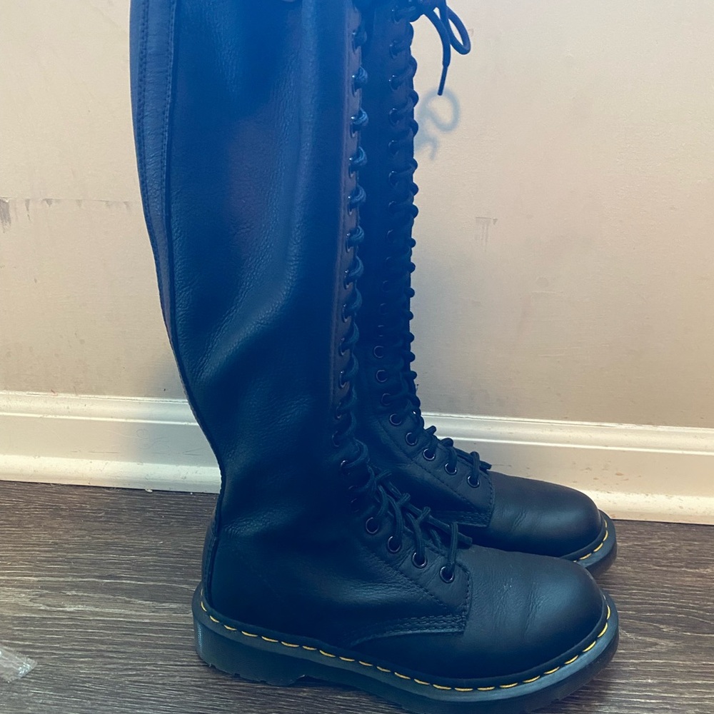 Dr Martens 1b60 Pisa Leather Knee High Boots